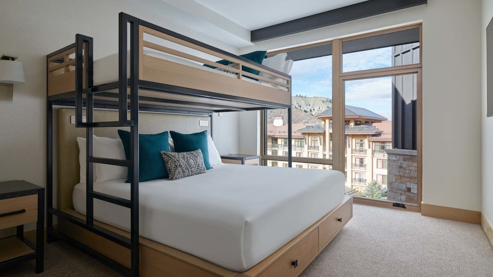 Contemporary 3 Bedroom Luxury Ski In, Ski Out Residence in Snowmass Base Village