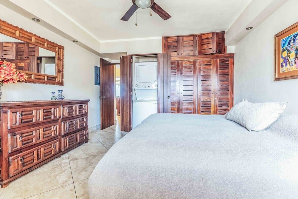 Ocean View 2Br Condo-balcony-beach-pool - 805