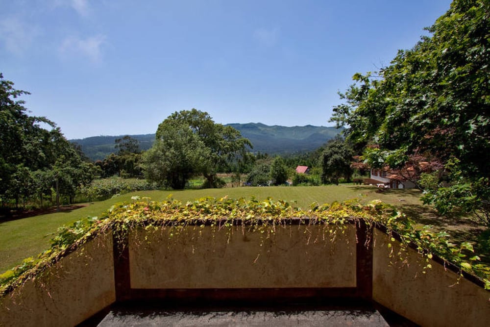 Villa Getaway in Santo Antonio da Serra view 5