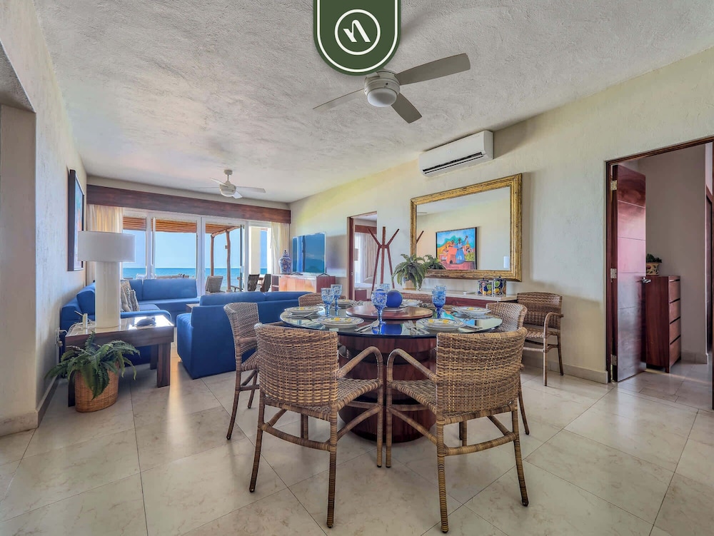 Oceanview 4 BR Condo - Pool - Beach - Terrace