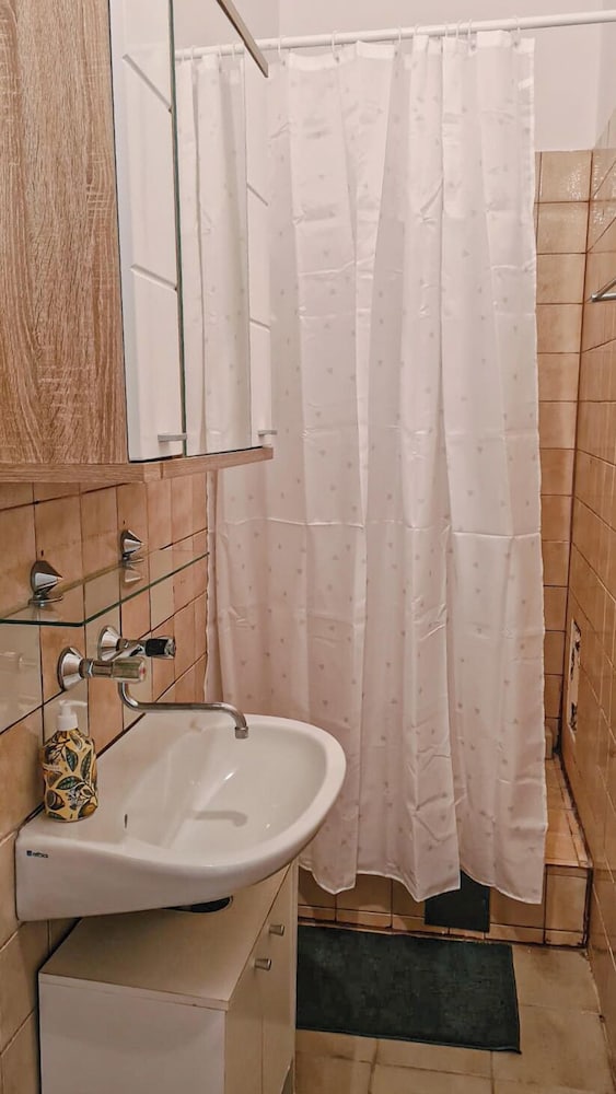 Spacious 2BR Apt Long Stay in Vienna