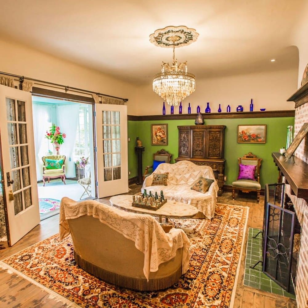 Luxury Waterfront Fairytale Home -carmen Elisabeth