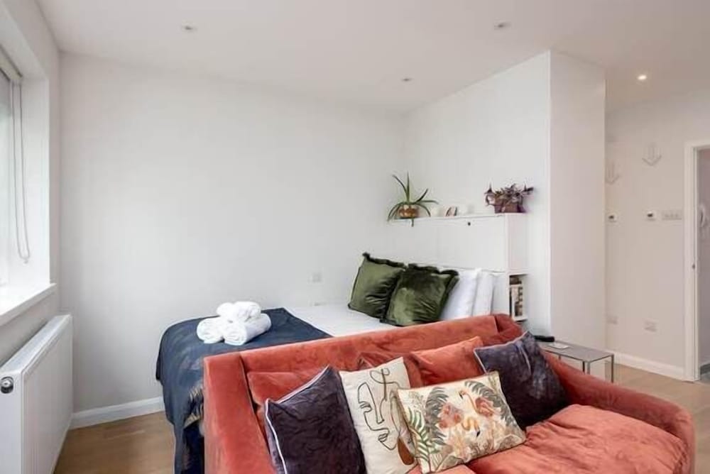 Stylish Brixton Hill Studio With Modern Charm
