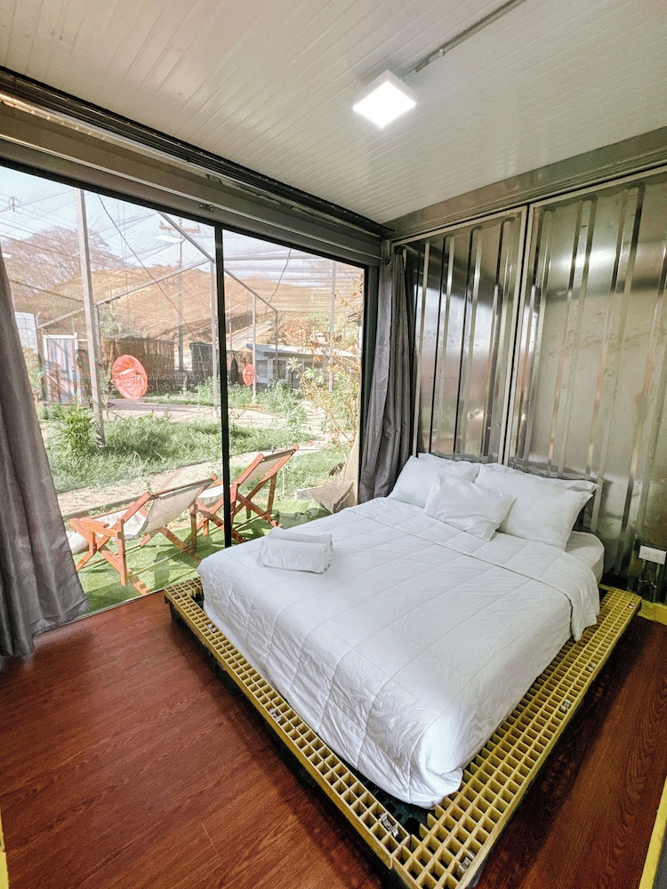 Pupa House