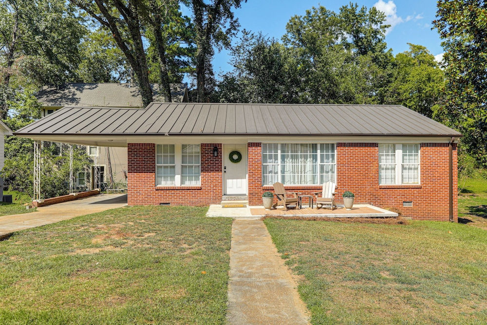 Walk to Ole Miss! Updated Home Near Oxford Square