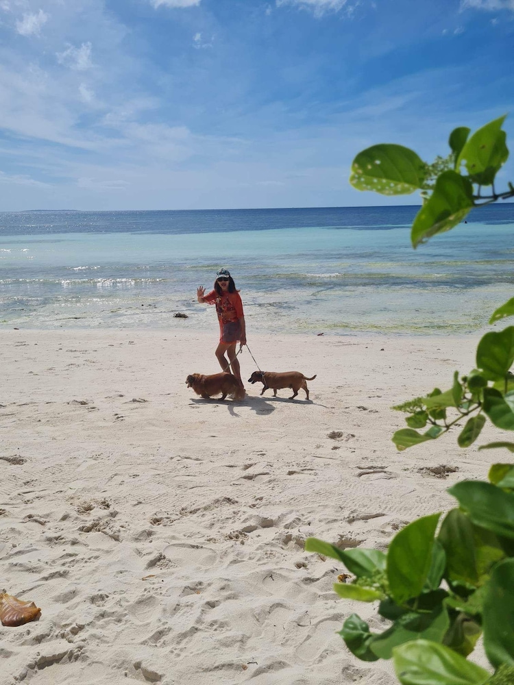 La Pernela Beachfront Resort