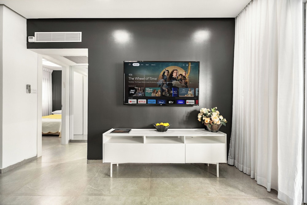 Royal Park Apt Resort by Sea N Rent