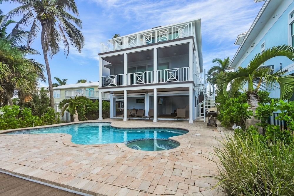 571 Seabatical: Canal Front With Pool! 5 Bedroom Home