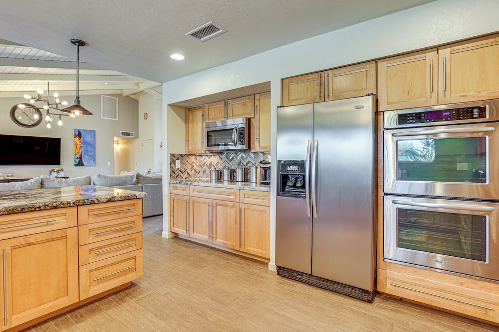 Horsey Hideaway: Ranch House in Cave Creek!
