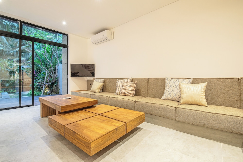 Enchanting 5BR Canggu Villa Moments to Sea