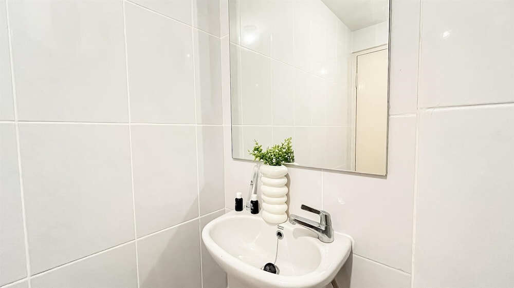 Modern 2Br Apartment Near Tokyo Hub At Tokyo Riverside Pik 2