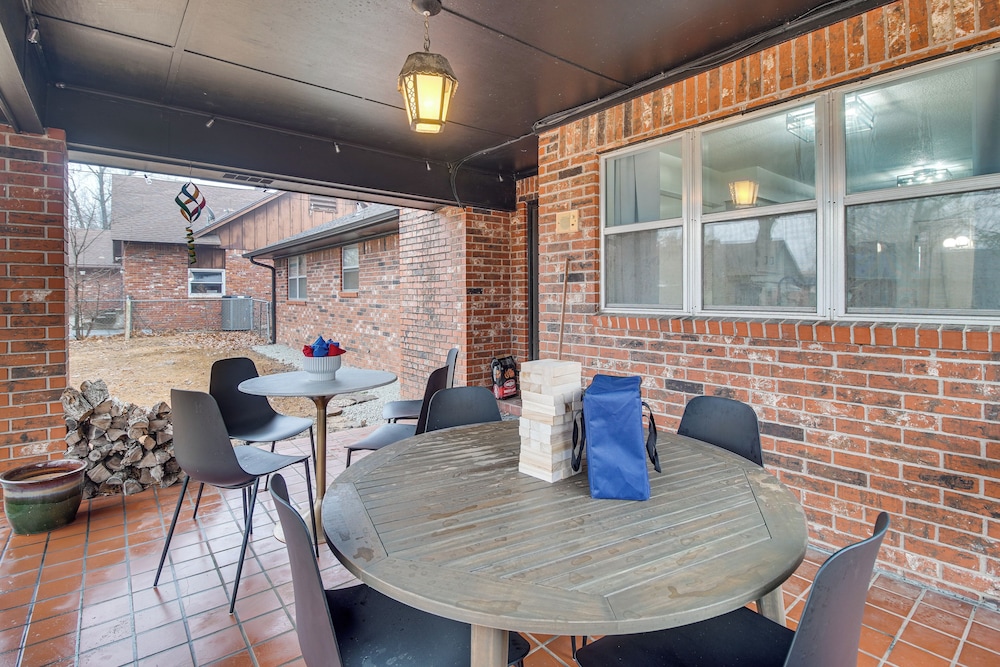 Near Shops & Eats: Vinita Home w/ Furnished Patio