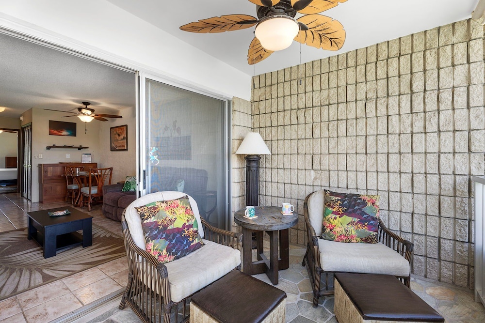 Oceanview Kona Condo - Pool, Lanai, Walk to Town - Vrkcv