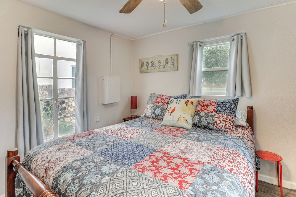 Walk to Enmu: Cozy Casita w/ Pet-friendly Yard
