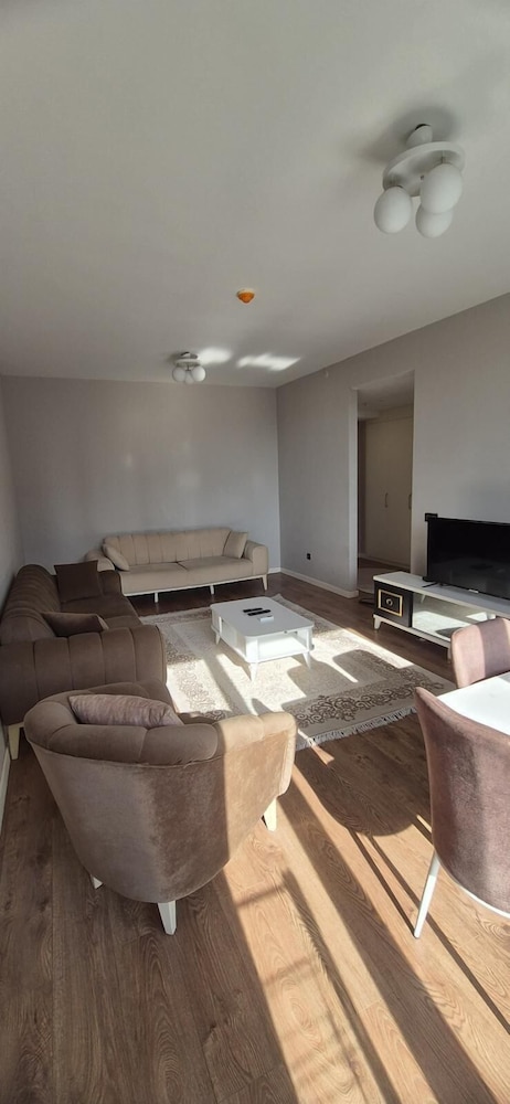 LUX RESIDENCE 2 ROOMS 1 SALOON