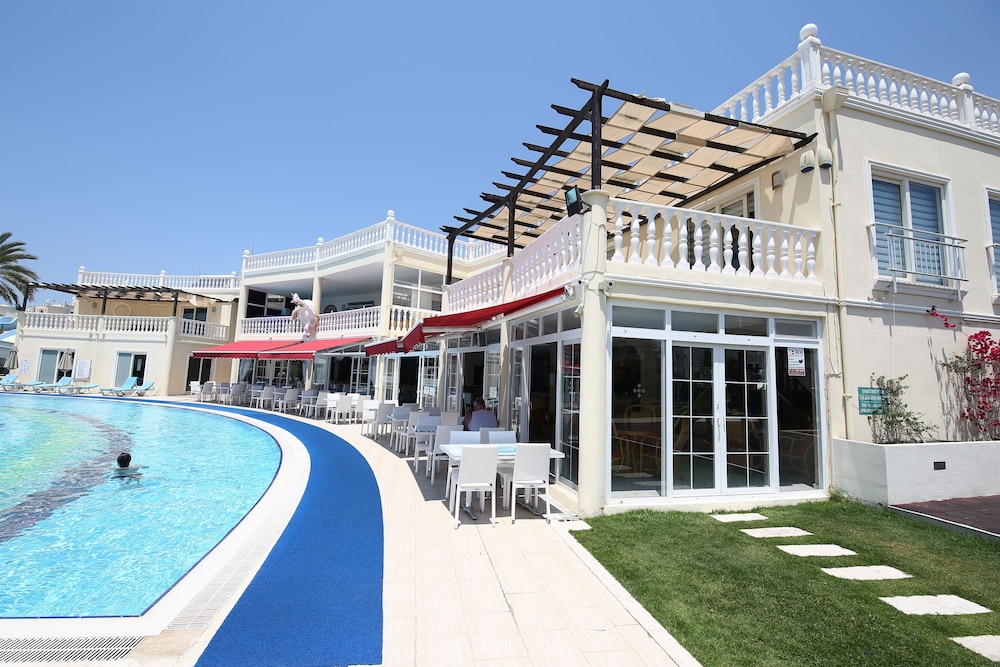 1 Bedroom Apartment Sea View 10 by Likya Global