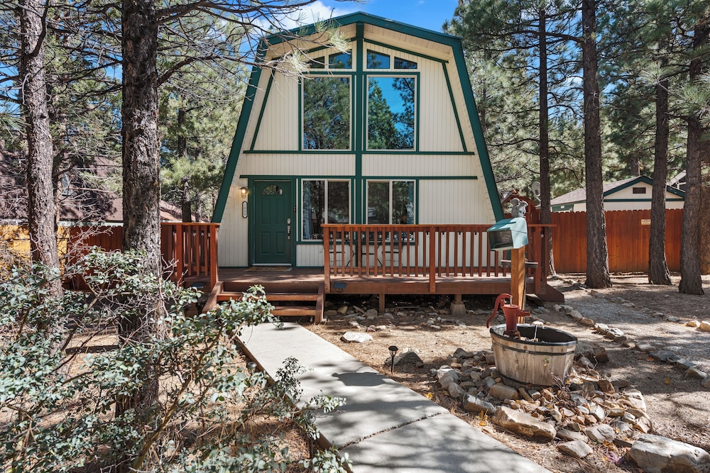 Hotel Big Bear Den - Image 1