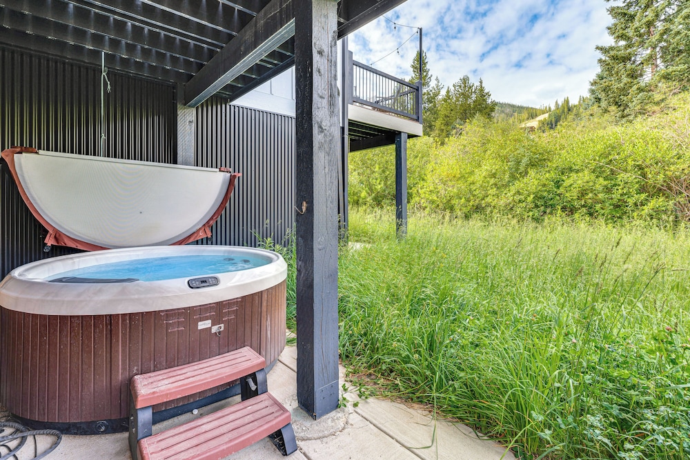 Ski-in/ski-out Gemini Lift Access! Home w/ Hot Tub