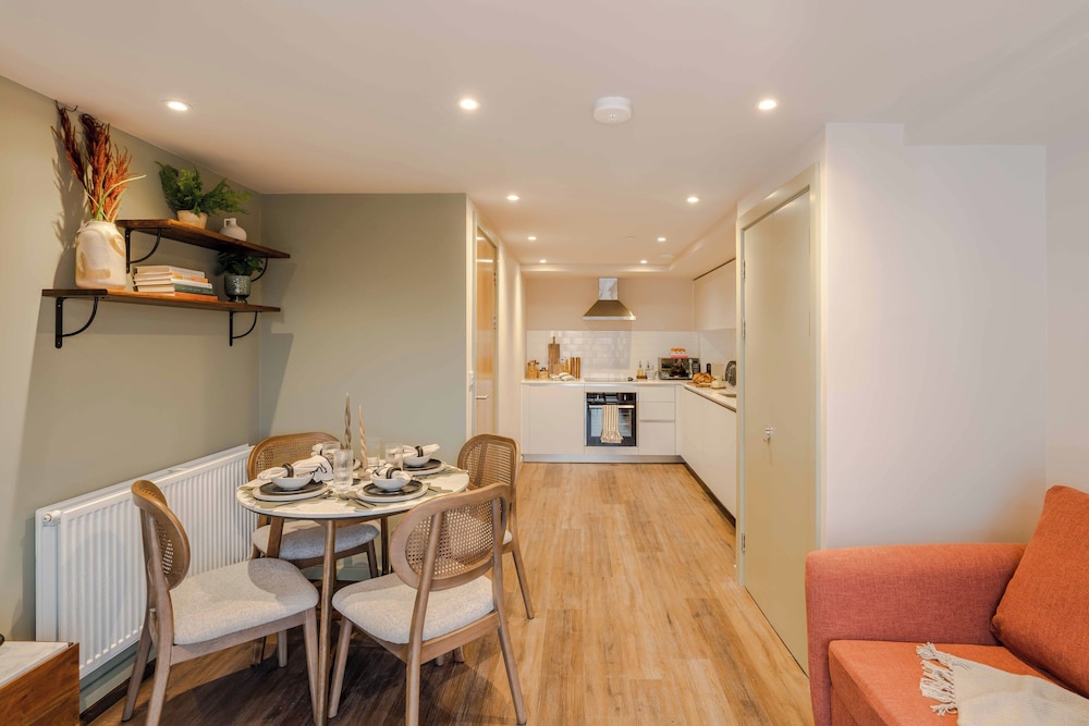 Waterside Living I Luxe Apartments