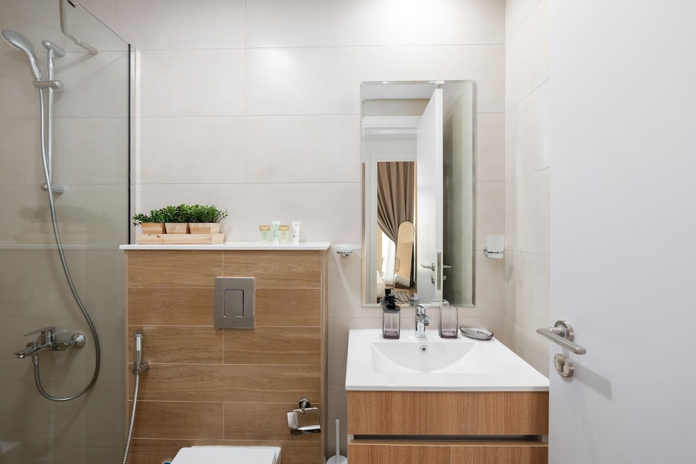 Urban 1BR in Masdar City w Pool View Balcony