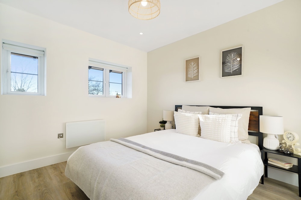 105A Beechwood Grove Flat