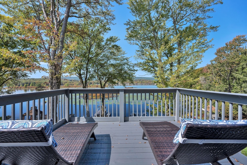 Lakefront Lodge Hot Tub Dock Kayaks
