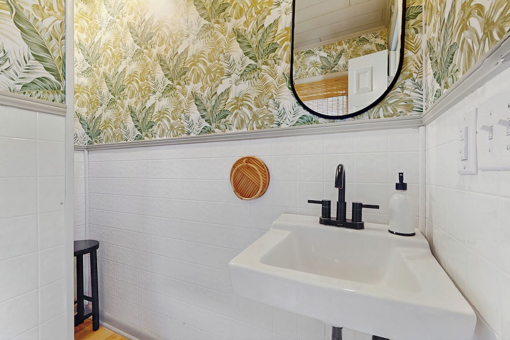 1BR Home w/ Outdoor Shower, Steps to Beach