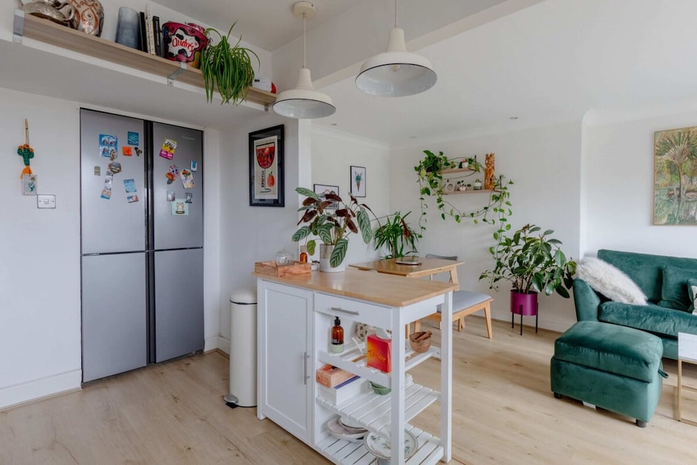 Scandi-style 2BD Maisonette W/garden Brick Lane!