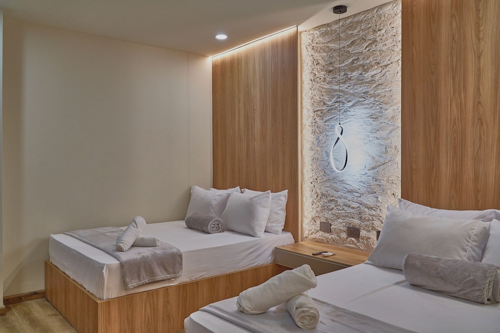 ONE APARTMENTS LLERAS