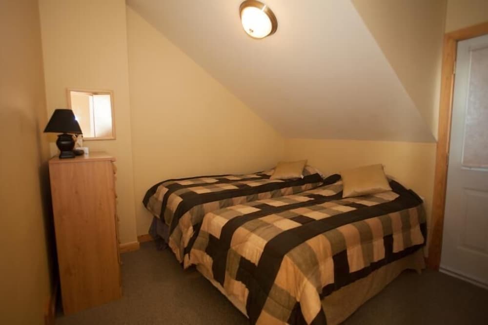 Creekview Court by Apex Accommodations - Image 4