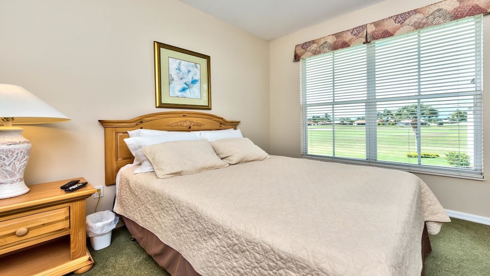 Solterra Vacation Rental: Luxury 3-BR Condo with Lake & Golf Views. Access to Luxury Pool, Hot Tub, and Golf Courses at Lely Resort. Close to Naples Beache