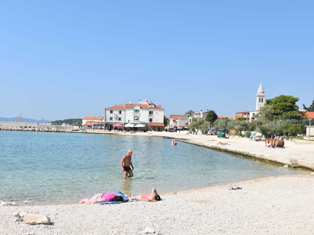 Apartment Right on the Janice Beach in Pakostane view 2