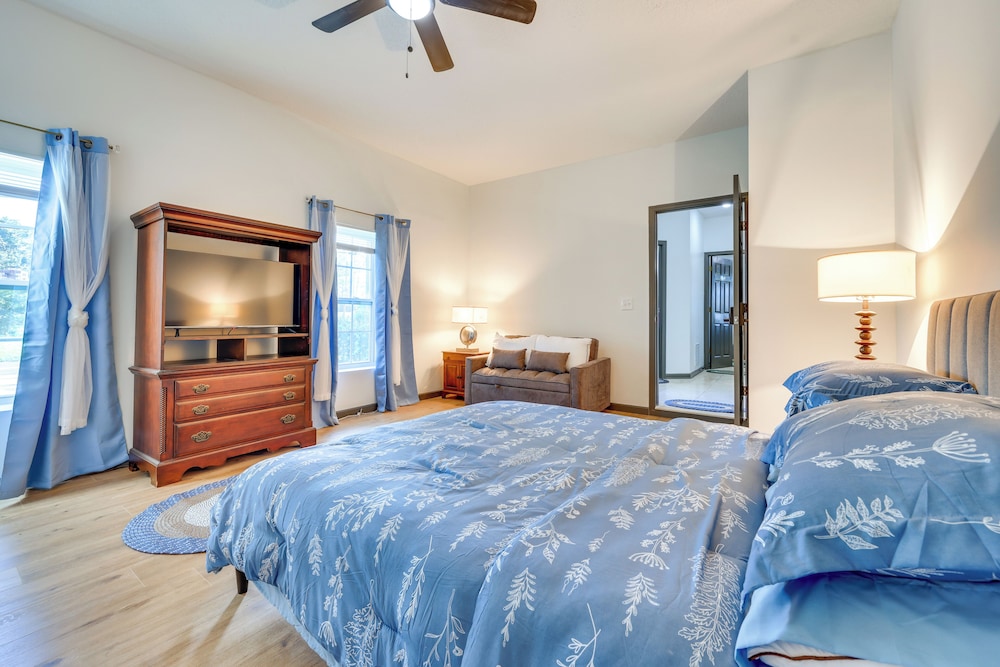 7 Mi to Dtwn Jacksonville: Riverfront Home w/ Deck