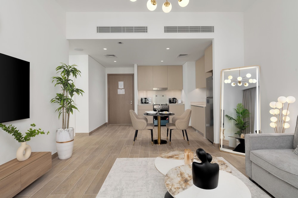 Maison Privee - Charming Urban Escape with Resort-Style Facilities