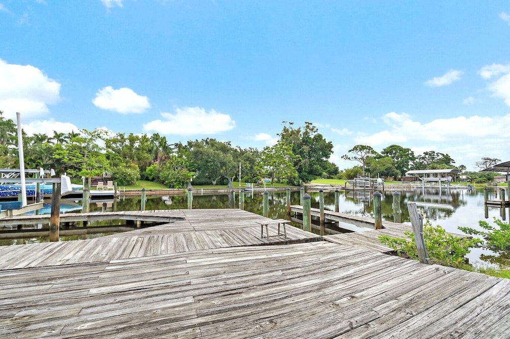 Gulf Tide Getaway 2 Bedroom Home