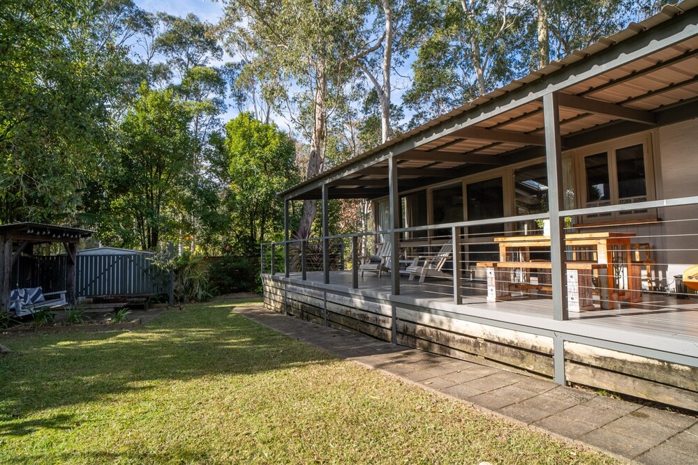 Secluded 3-bed Retreat Moments to the Beach