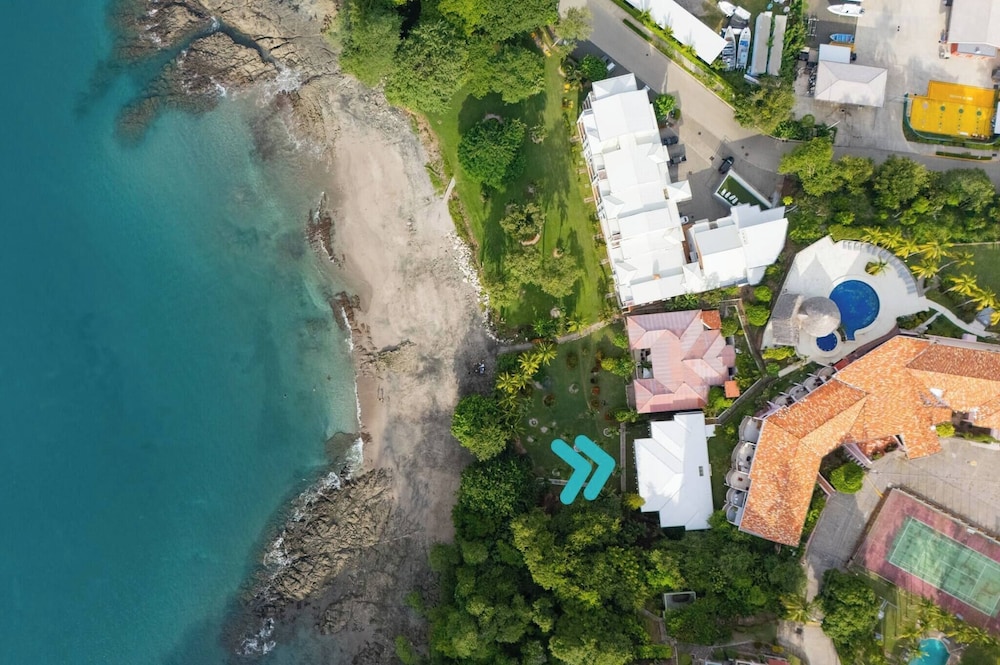 Flamingo Marina Private Beachfront Escape