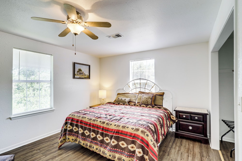 1 Mi to Downtown & Shopping: Quiet Brenham Home
