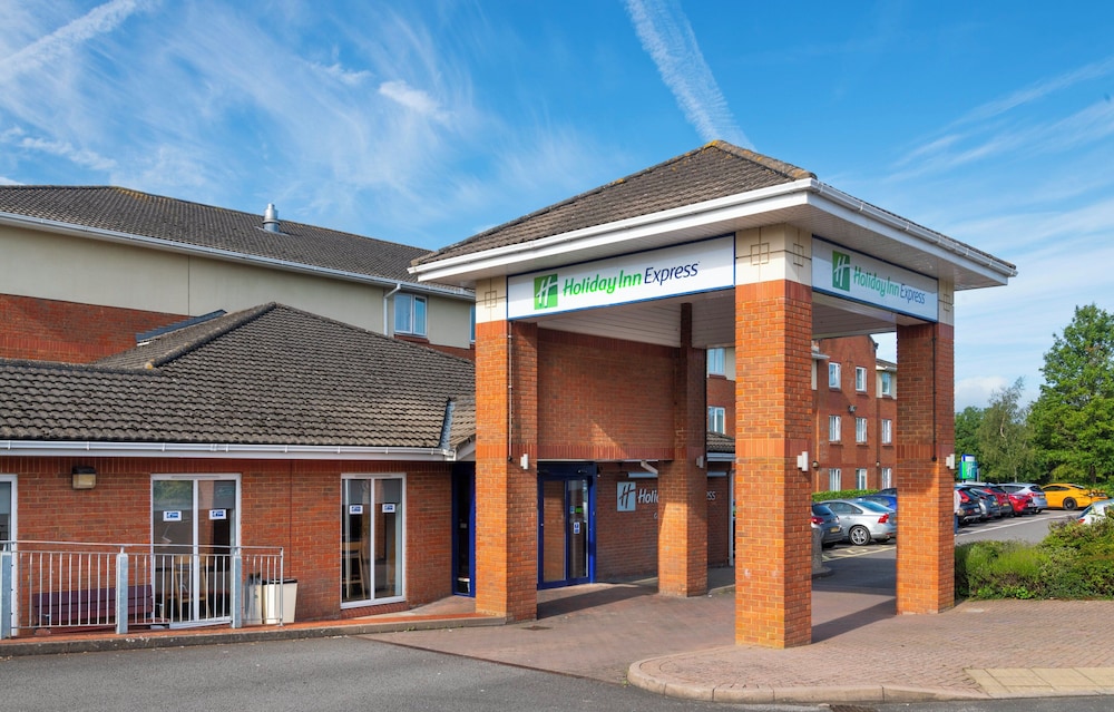 Gloucester Vacations - Holiday Inn Express Gloucester - South, an IHG Hotel - Property Image 2