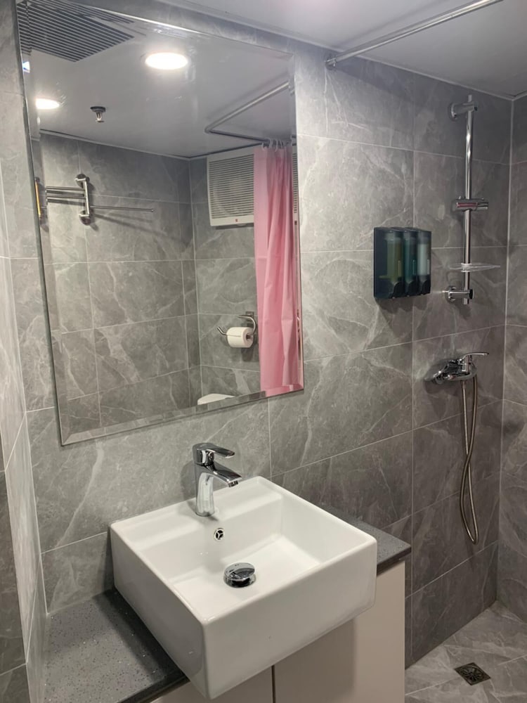 J Hotel