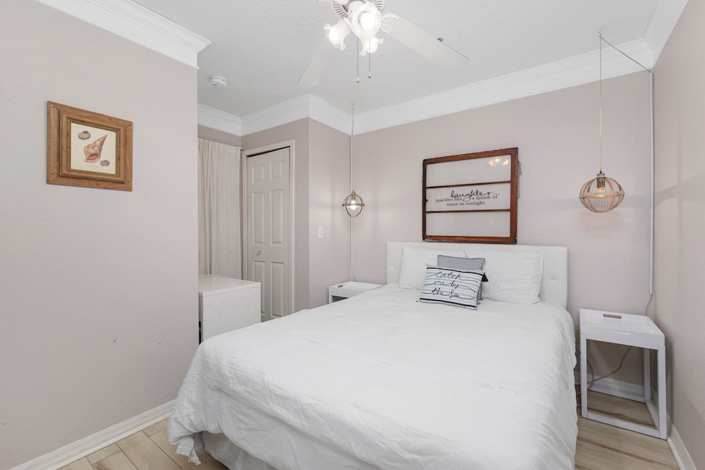 Hibiscus by Distinctive Beach Rentals view 2