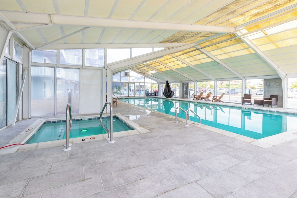 Bay Club Resort by Coolvacay