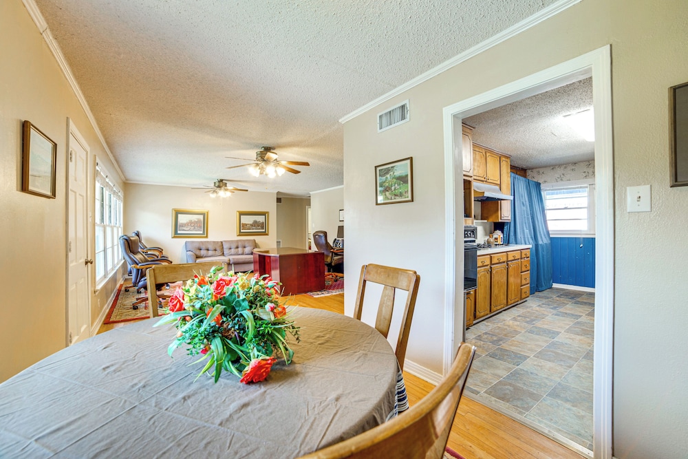 10 Mi to Lake Palestine: South Tyler Location!
