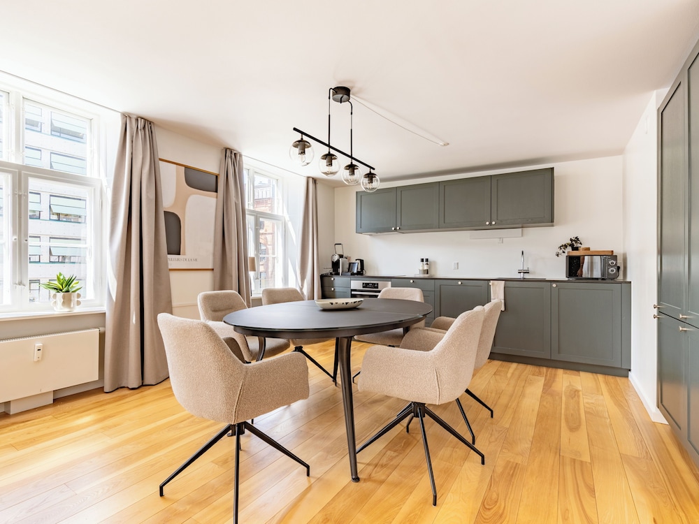 Sanders Regent - Bright 1 Bdr Apt