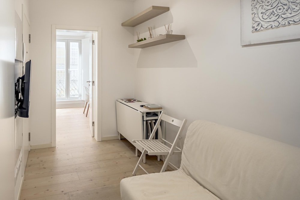 Downtown Modern Apartments I by Homing