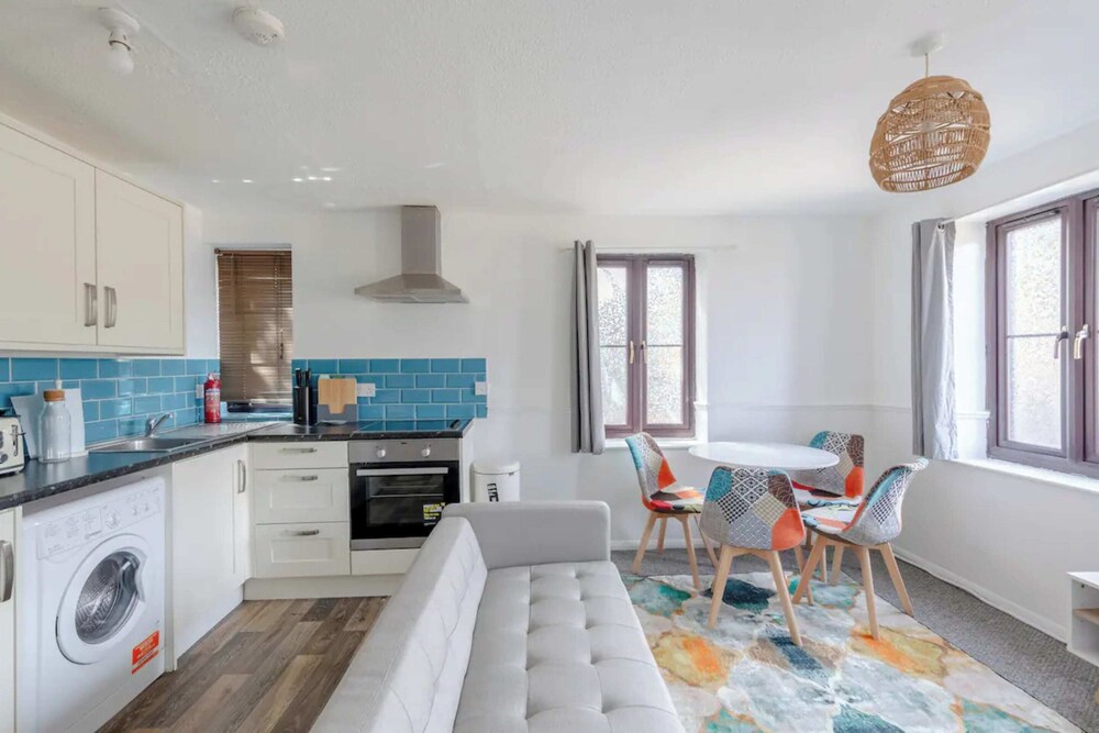 Vibrant & Snug 2BD Flat - Beckton