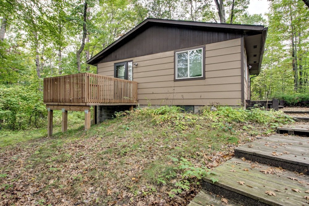 Near Lakes: Updated Family Home w/ Deck in Cushing