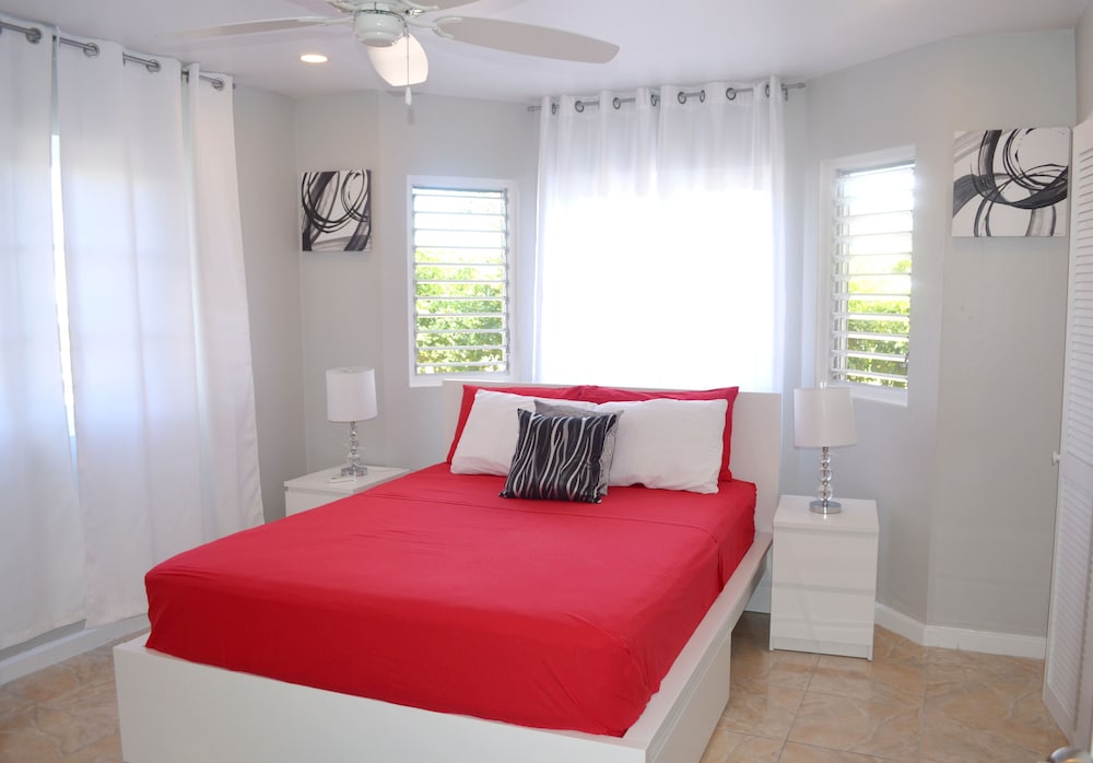 Bay Pointe Yacht Club 2BD Apartment OLR