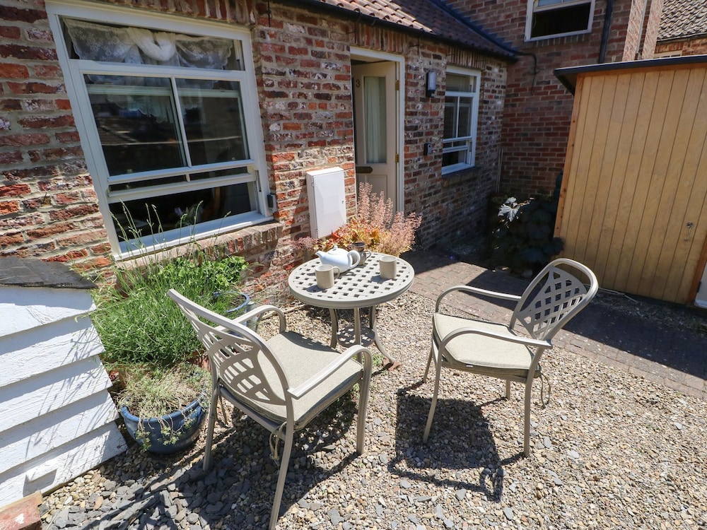 3 Westgate Mews