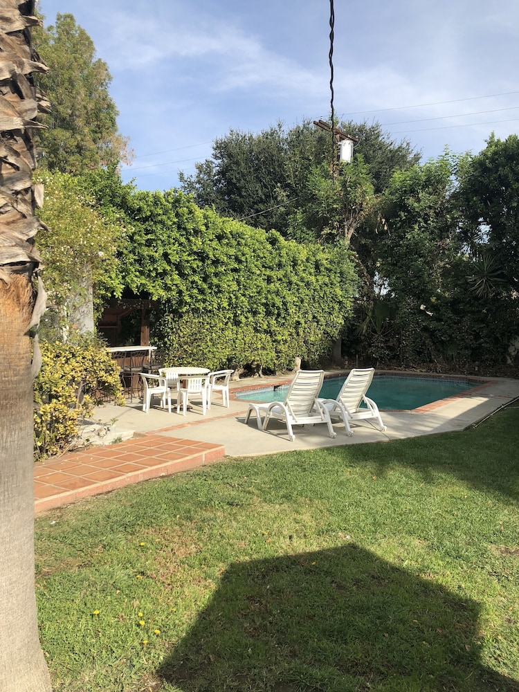 Van Nuys Vacations - Lovely Studio with a Pool - Property Image 9